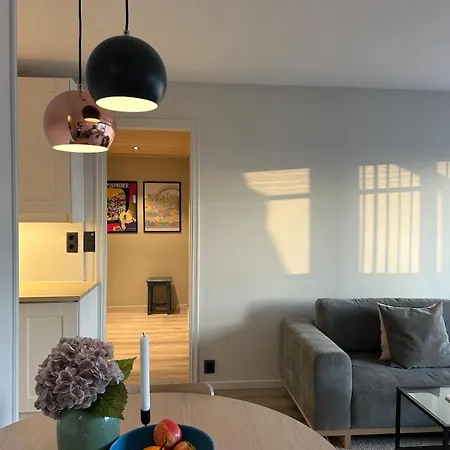 Cozy With Location And Parking *